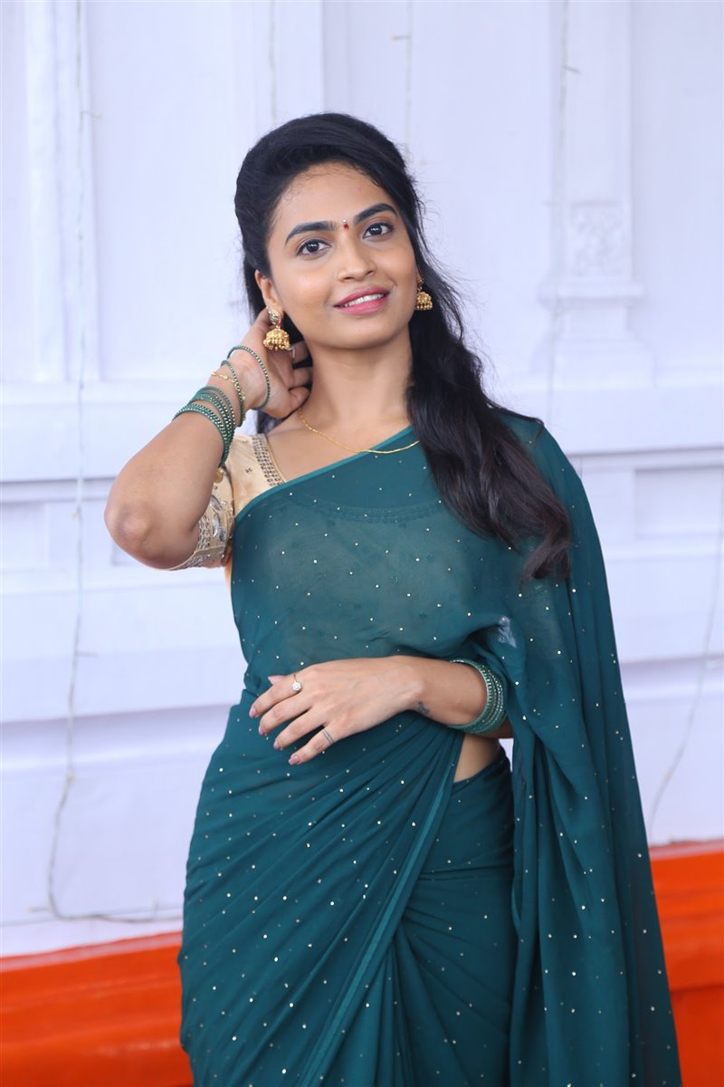 ACTRESS ALEKHYA HARIKA IN GREEN SAREE AT TELUGU MOVIE LAUNCH 3